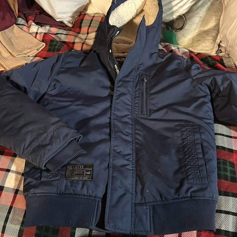 Hollister All Weather Parka lined with thick Sherpa fleece. Men’s small